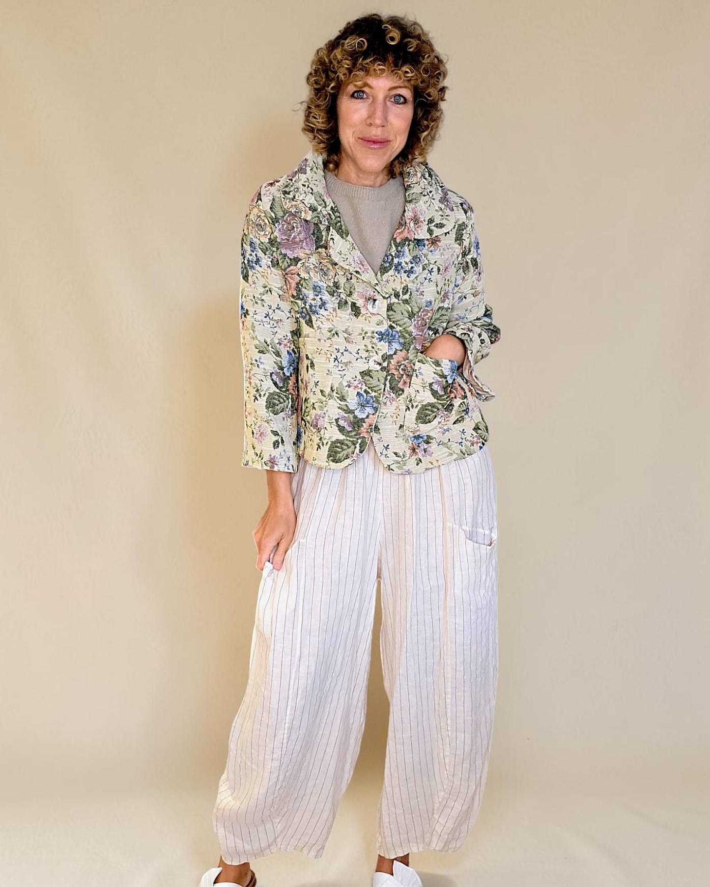 Classic Rose Doily Tapestry Crop Suit Jacket