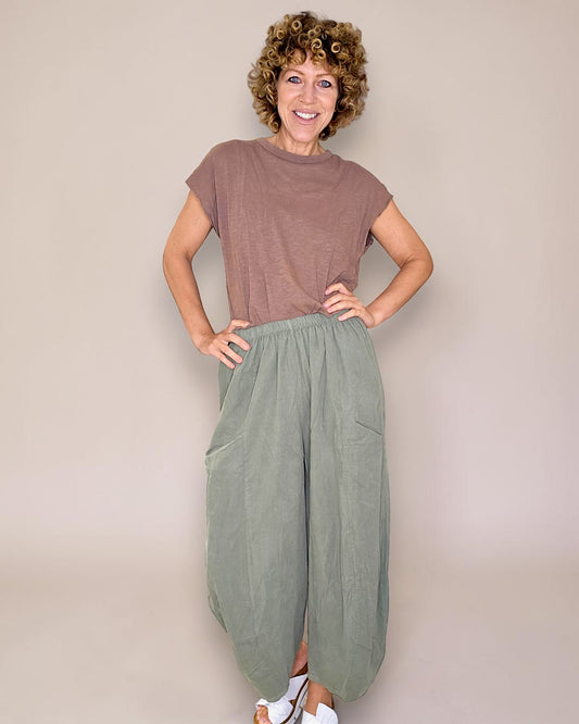 Forest Corduroy Barrel Pants