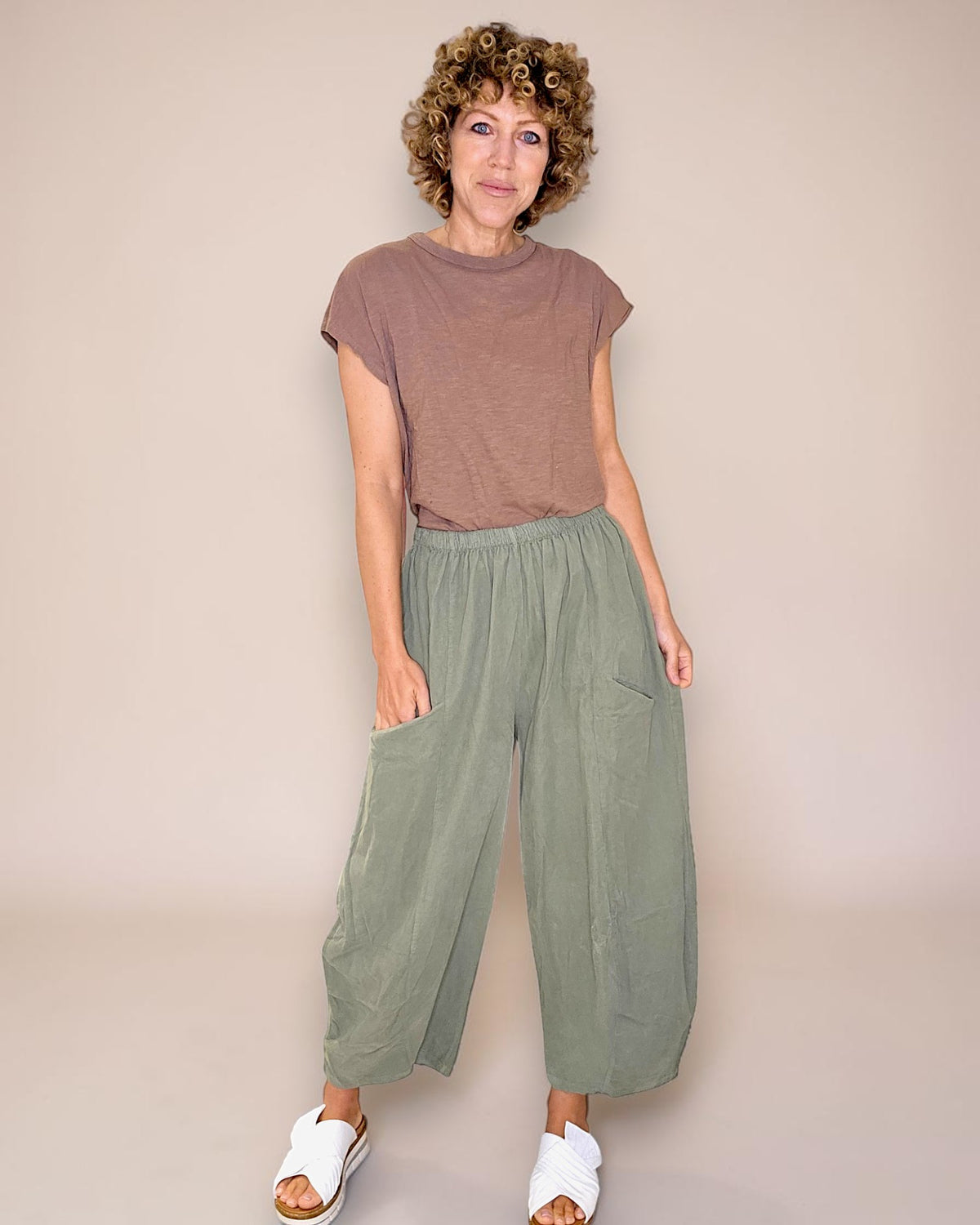 Forest Corduroy Barrel Pants