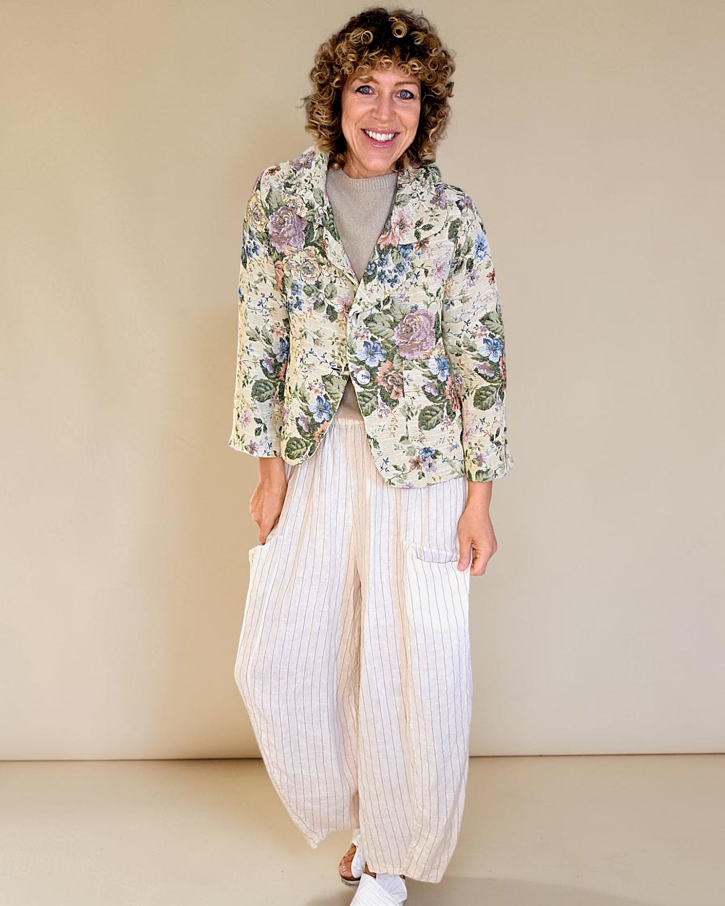 Classic Rose Doily Tapestry Crop Suit Jacket