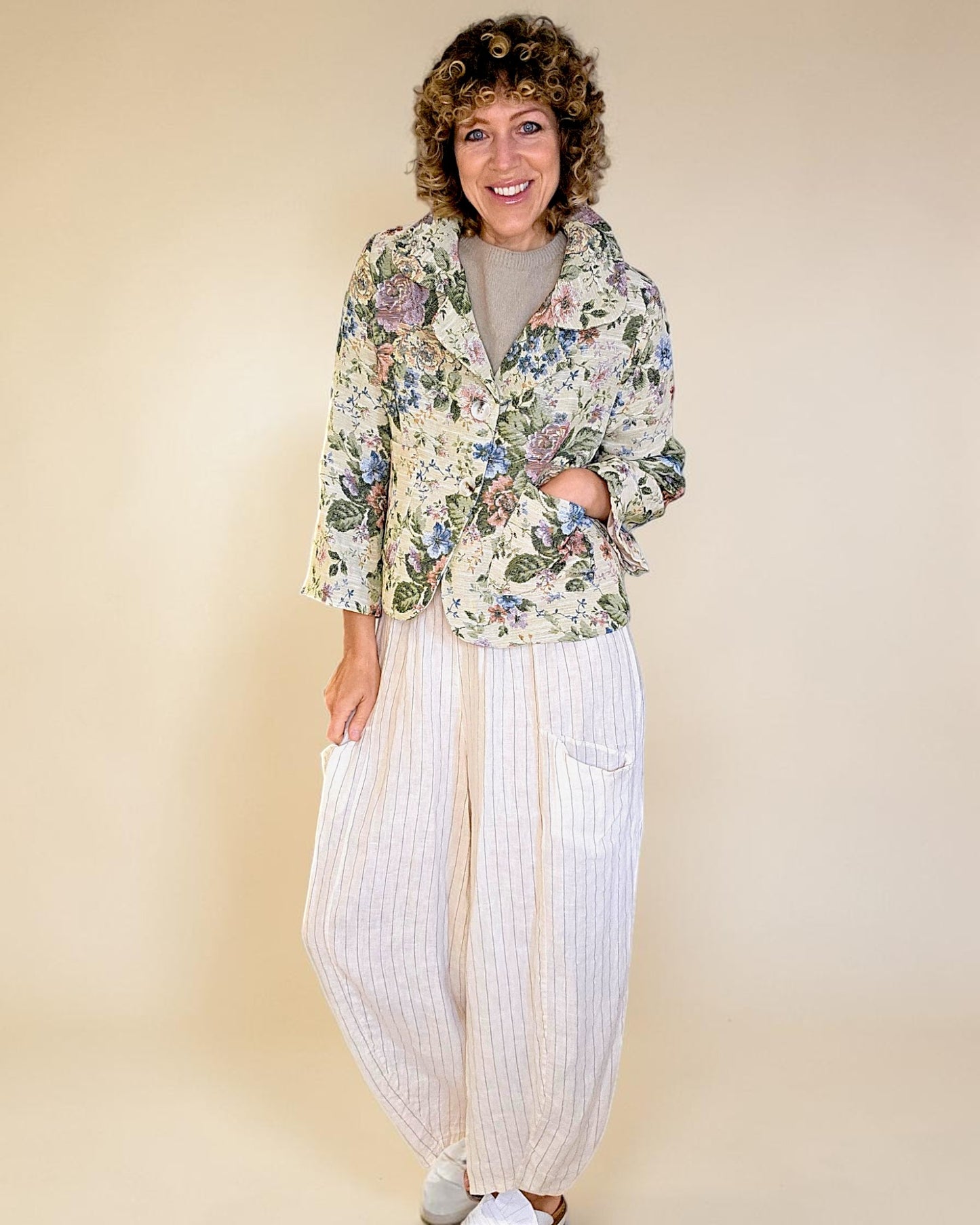Classic Rose Doily Tapestry Crop Suit Jacket