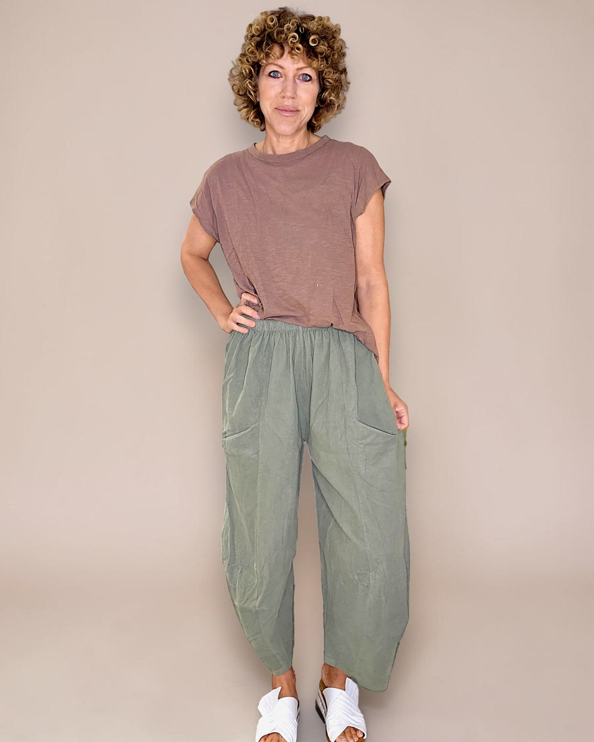 Forest Corduroy Barrel Pants