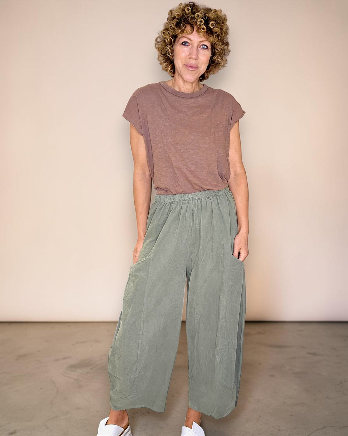 Forest Corduroy Barrel Pants